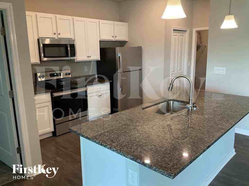 2216 Nw 18th Ter - Photo 4 of 11