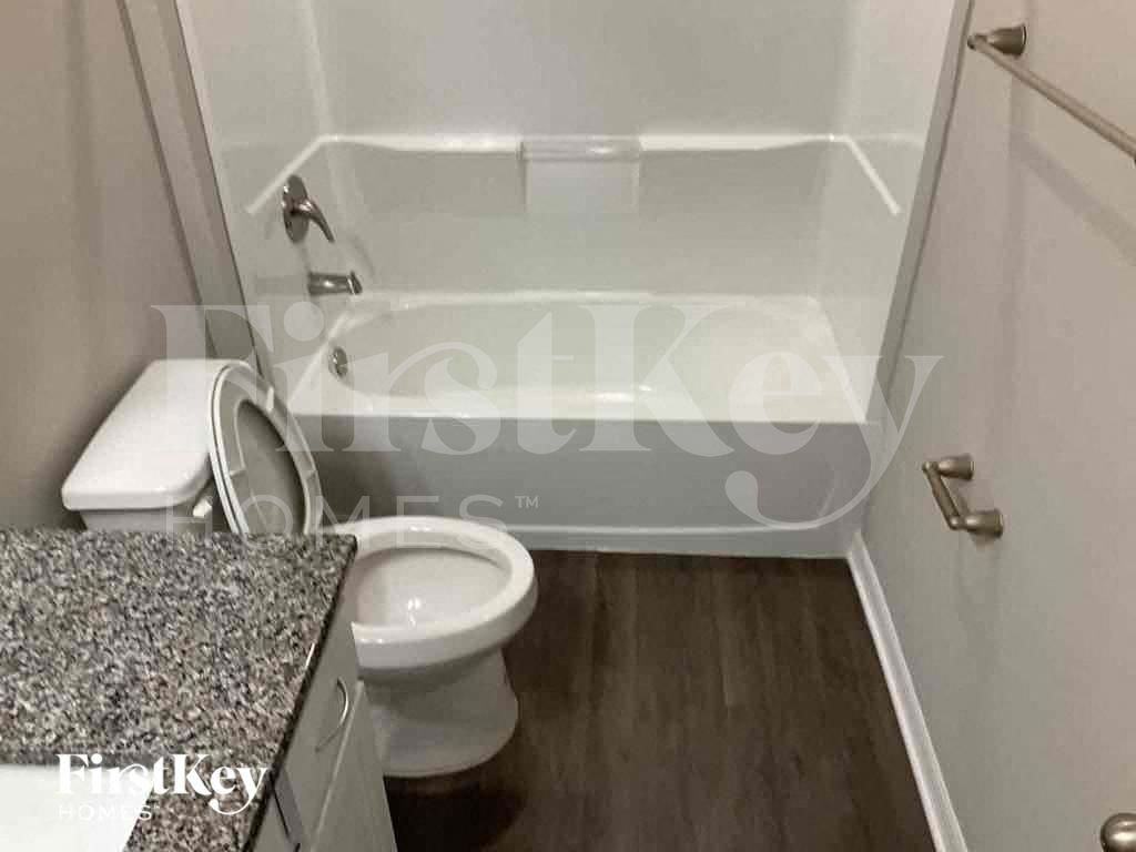 2216 Nw 18th Ter - Photo 7 of 11