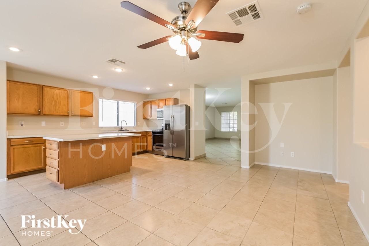 692 Rising Brook Dr - Photo 3 of 15