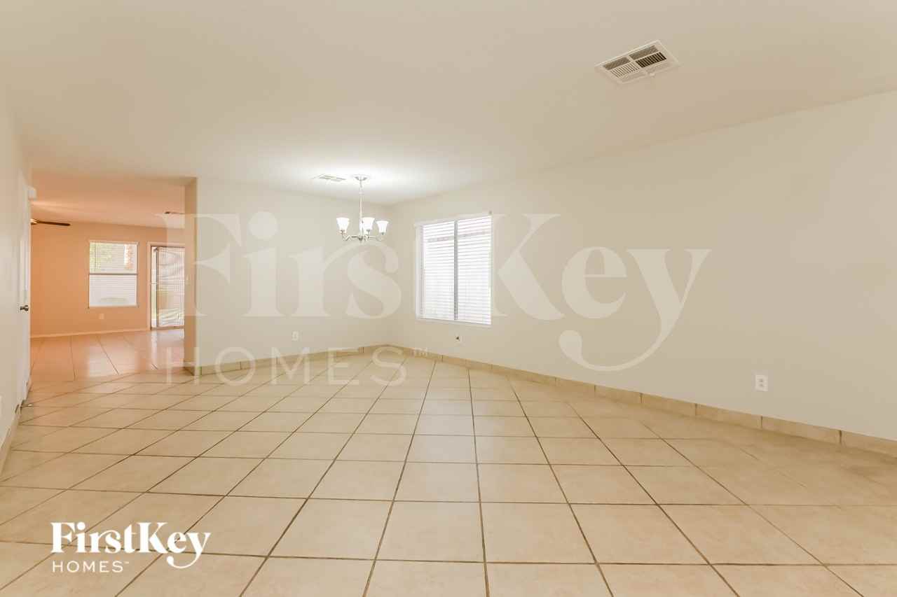 692 Rising Brook Dr - Photo 4 of 15