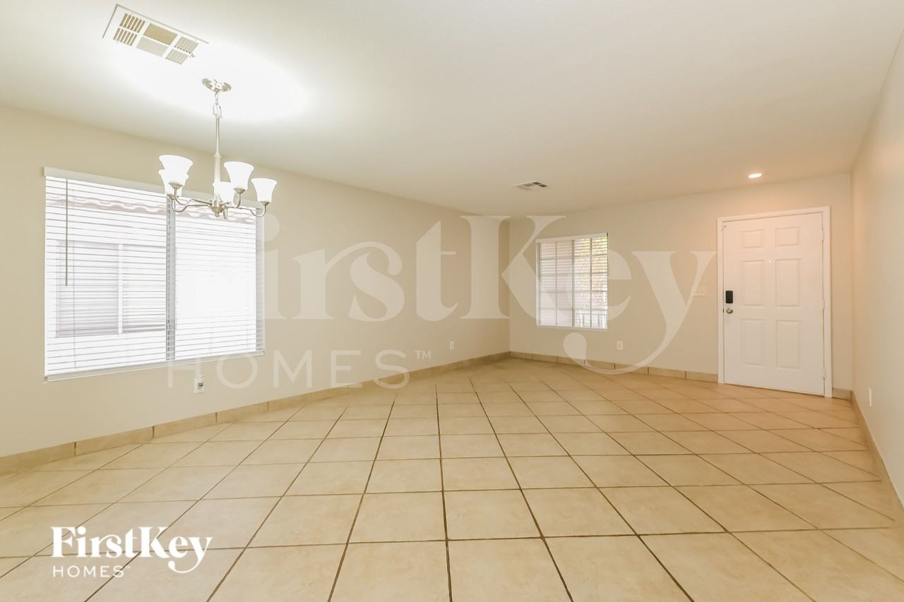 692 Rising Brook Dr - Photo 5 of 15