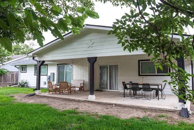 9802 Kendal Dr - Photo 2 of 31