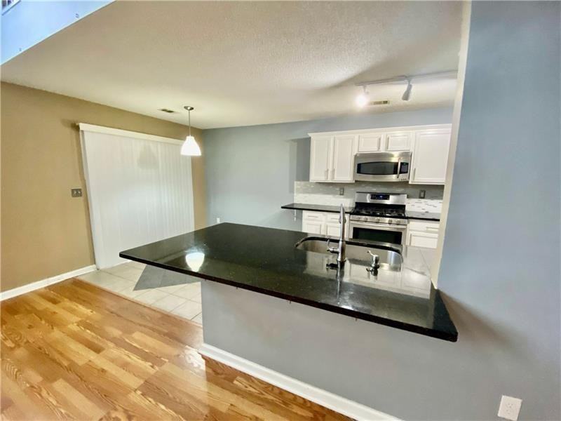 9020 Friarbridge Dr - Photo 6 of 49