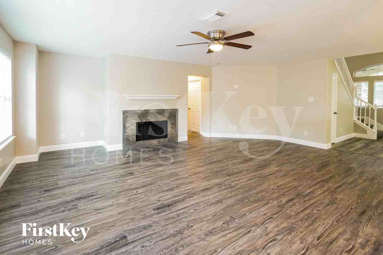 28618 Hidden Cove Dr - Photo 3 of 15