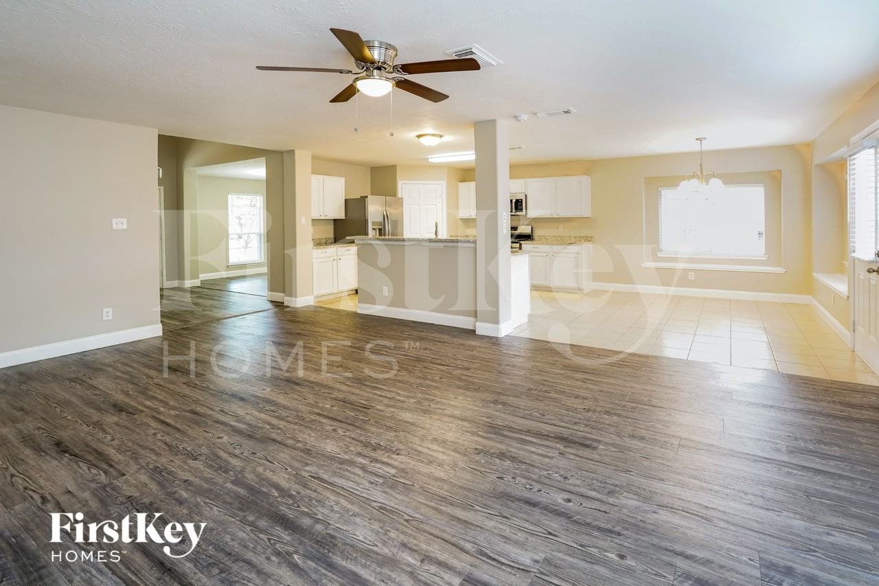 28618 Hidden Cove Dr - Photo 4 of 15