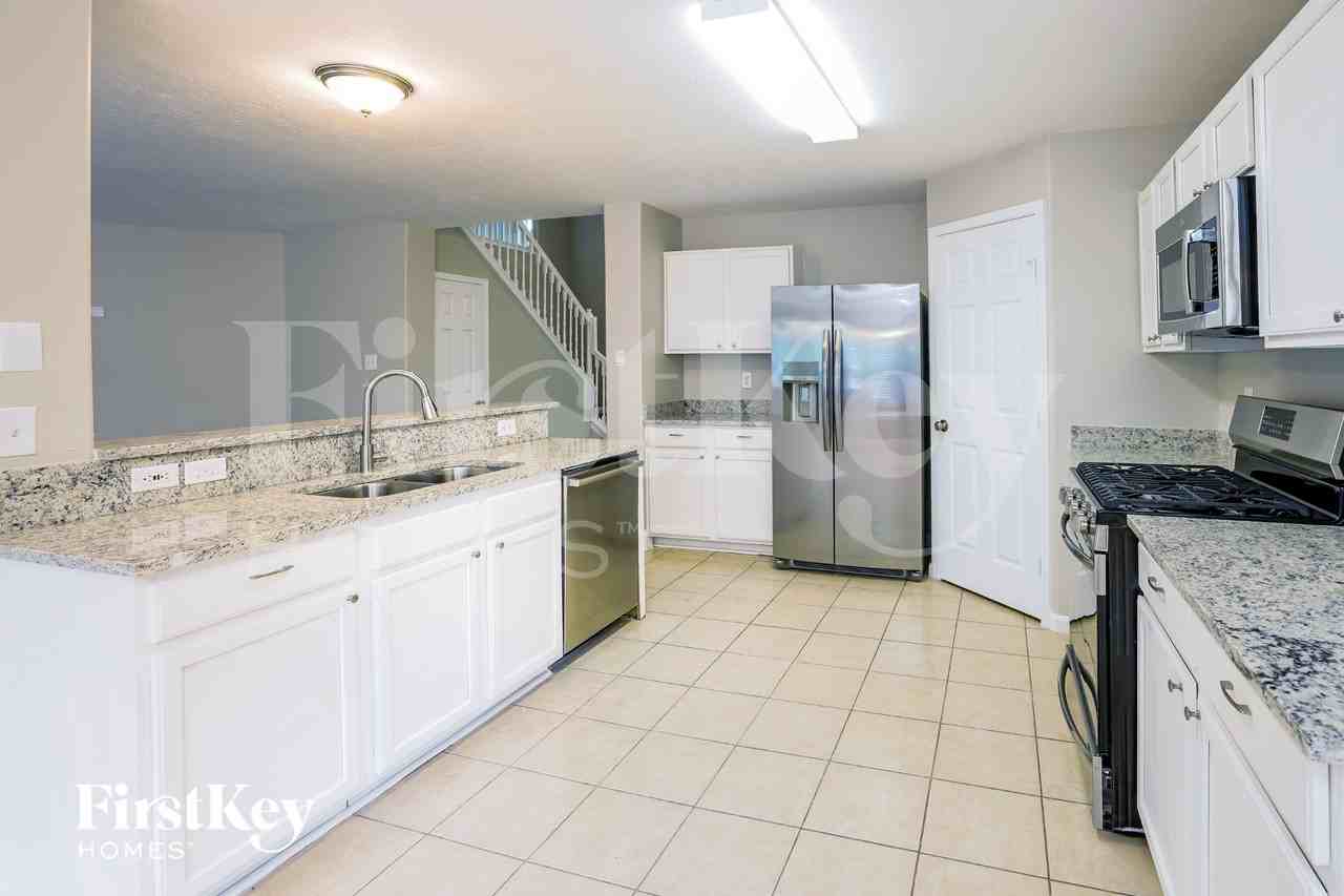 28618 Hidden Cove Dr - Photo 5 of 15