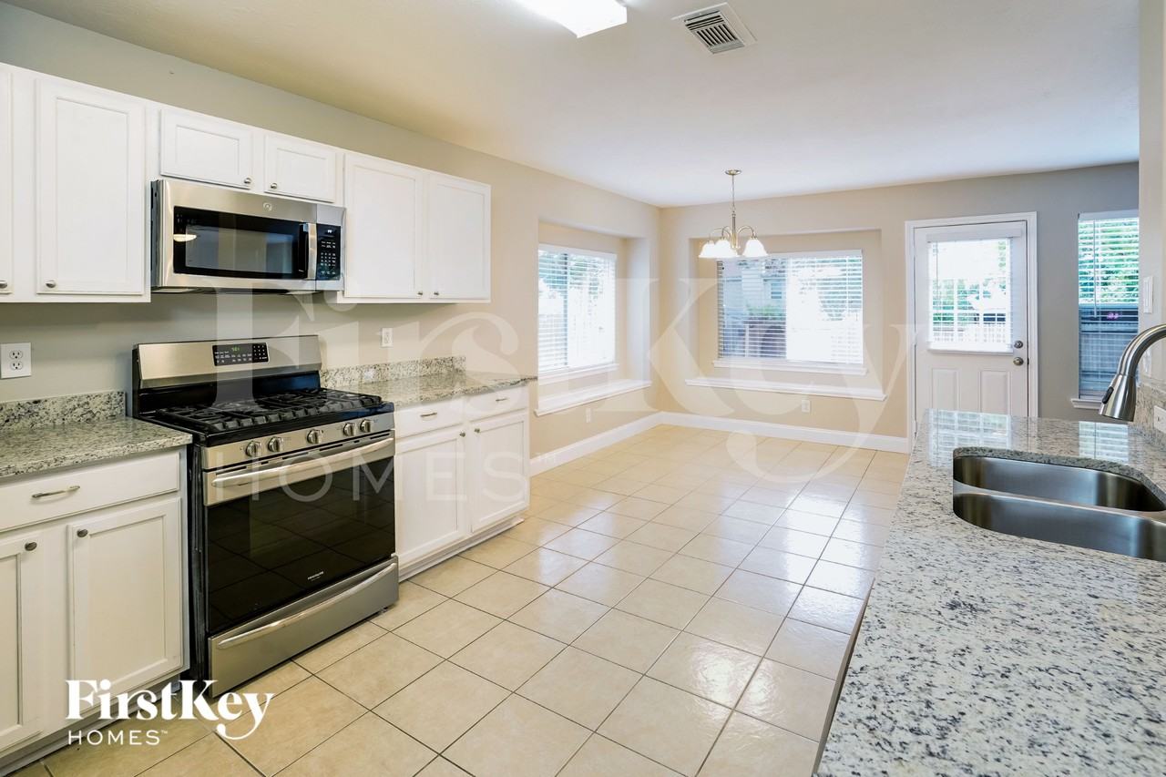 28618 Hidden Cove Dr - Photo 6 of 15