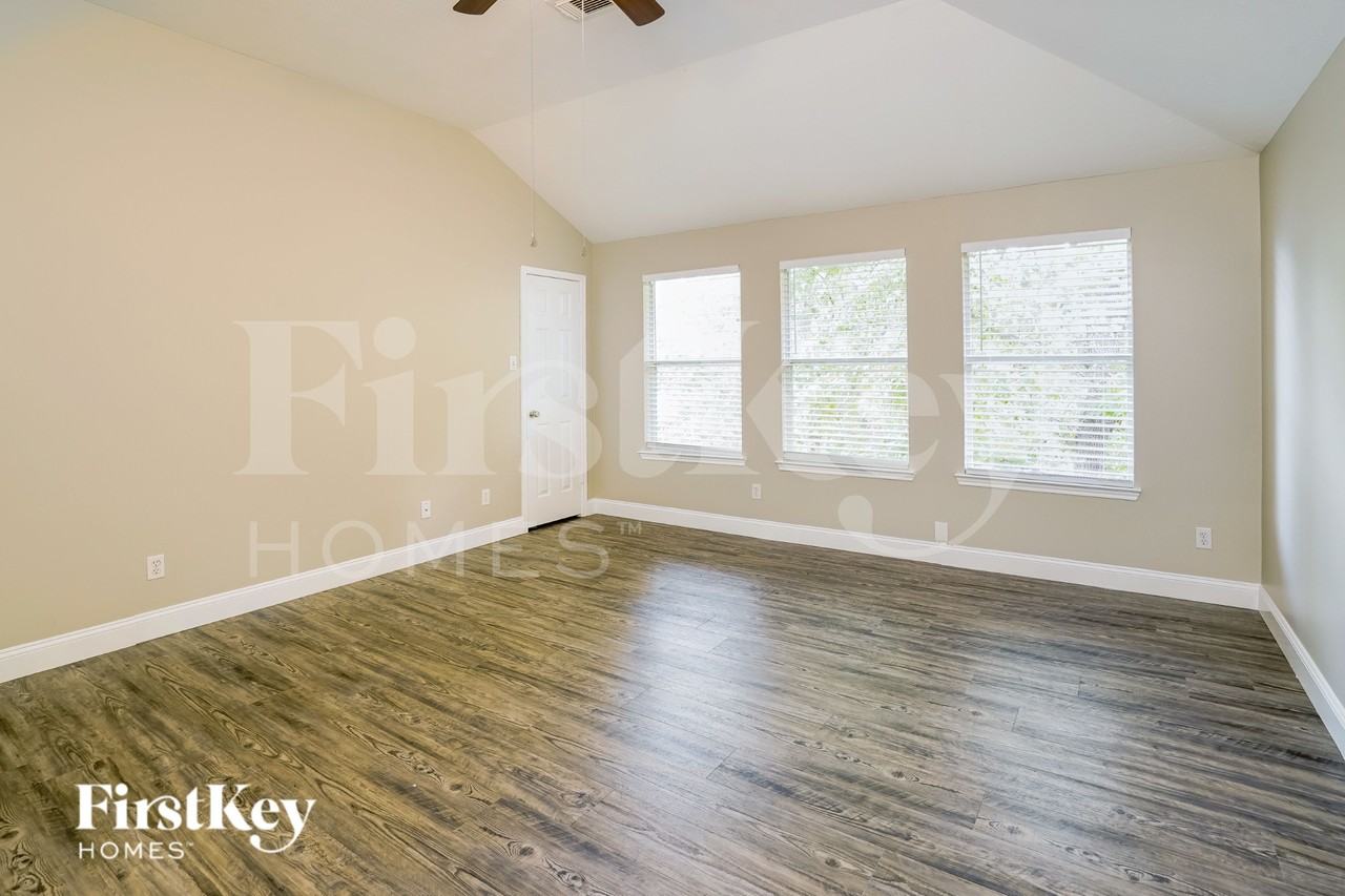 28618 Hidden Cove Dr - Photo 7 of 15