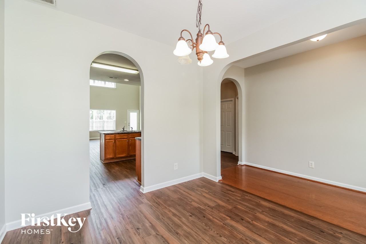 1003 Ronald Rd - Photo 3 of 14