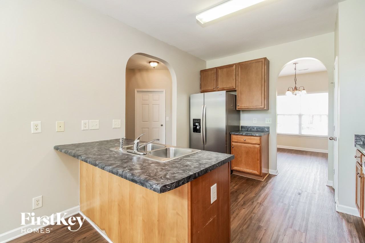 1003 Ronald Rd - Photo 4 of 14