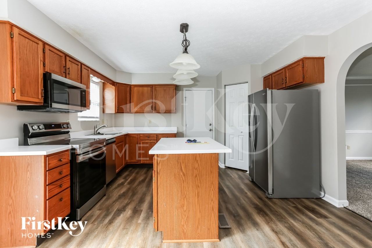 81 Roxbury Dr - Photo 6 of 15