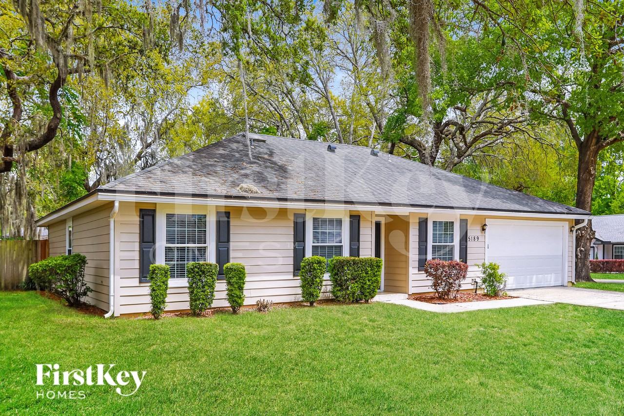 5189 Breezeway Ct - Photo 2 of 19