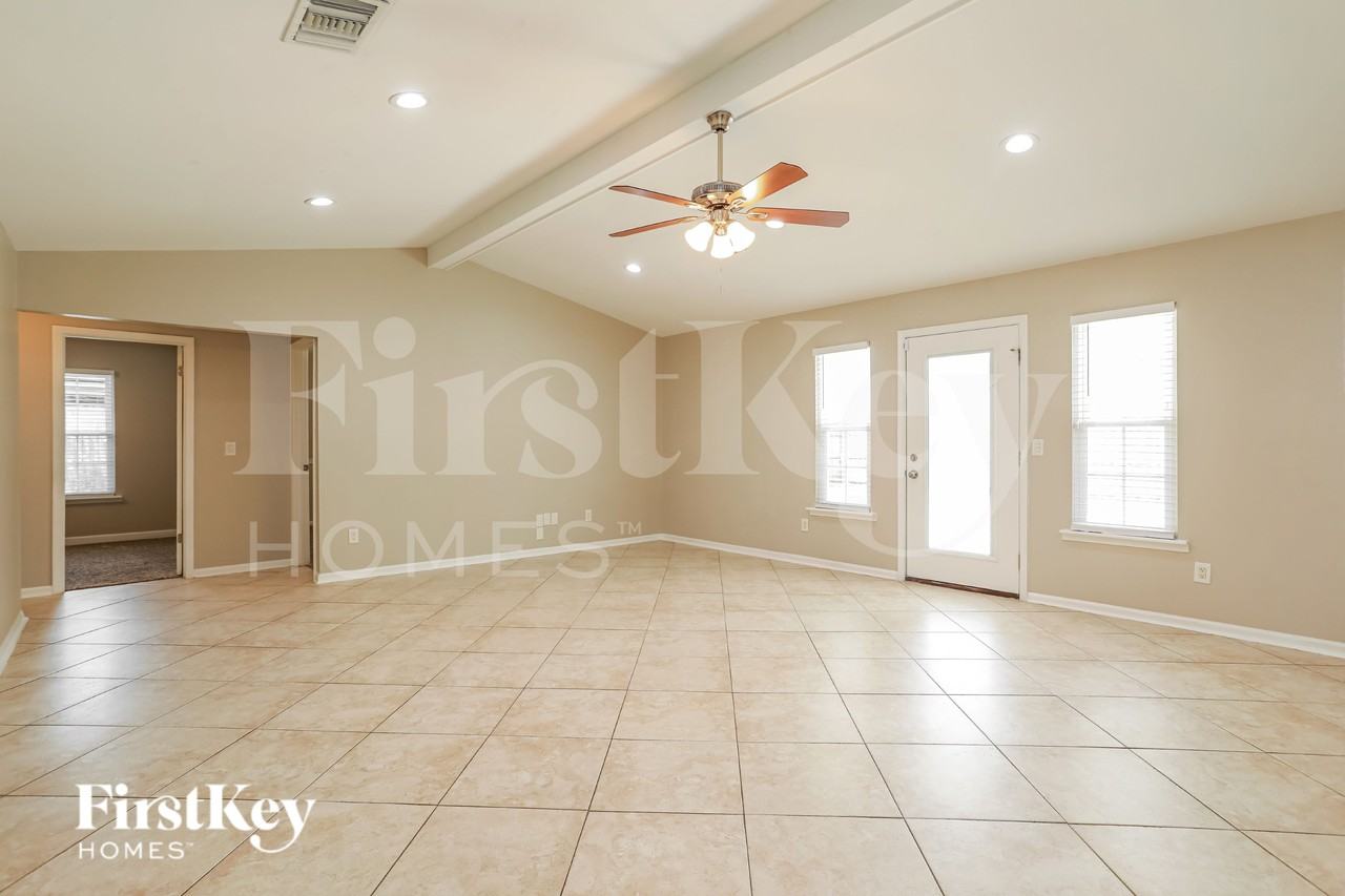 5189 Breezeway Ct - Photo 3 of 19