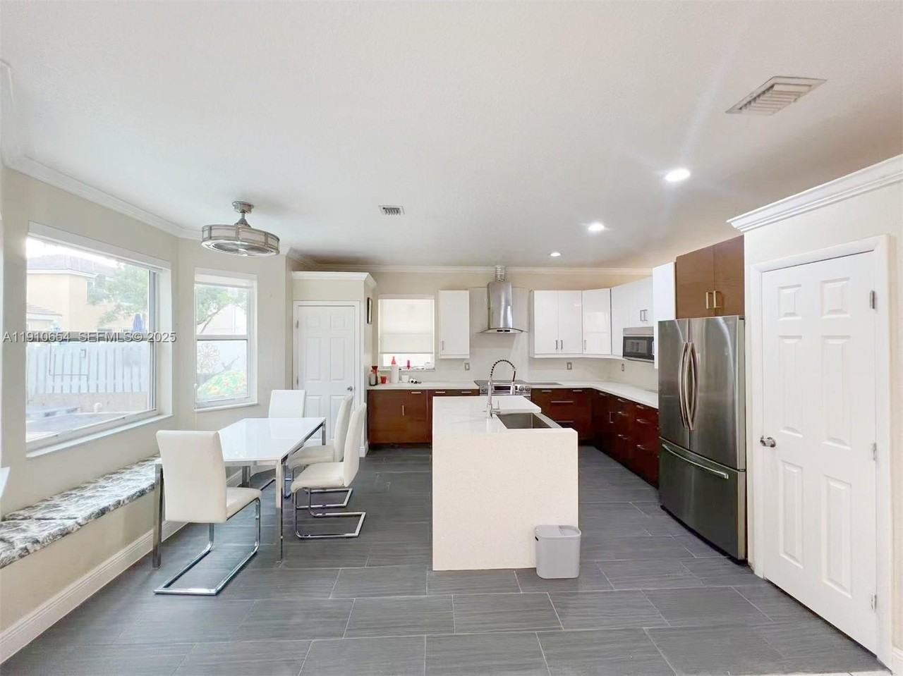 15868 Northwest 4th Street #15868 - Photo 5 of 25