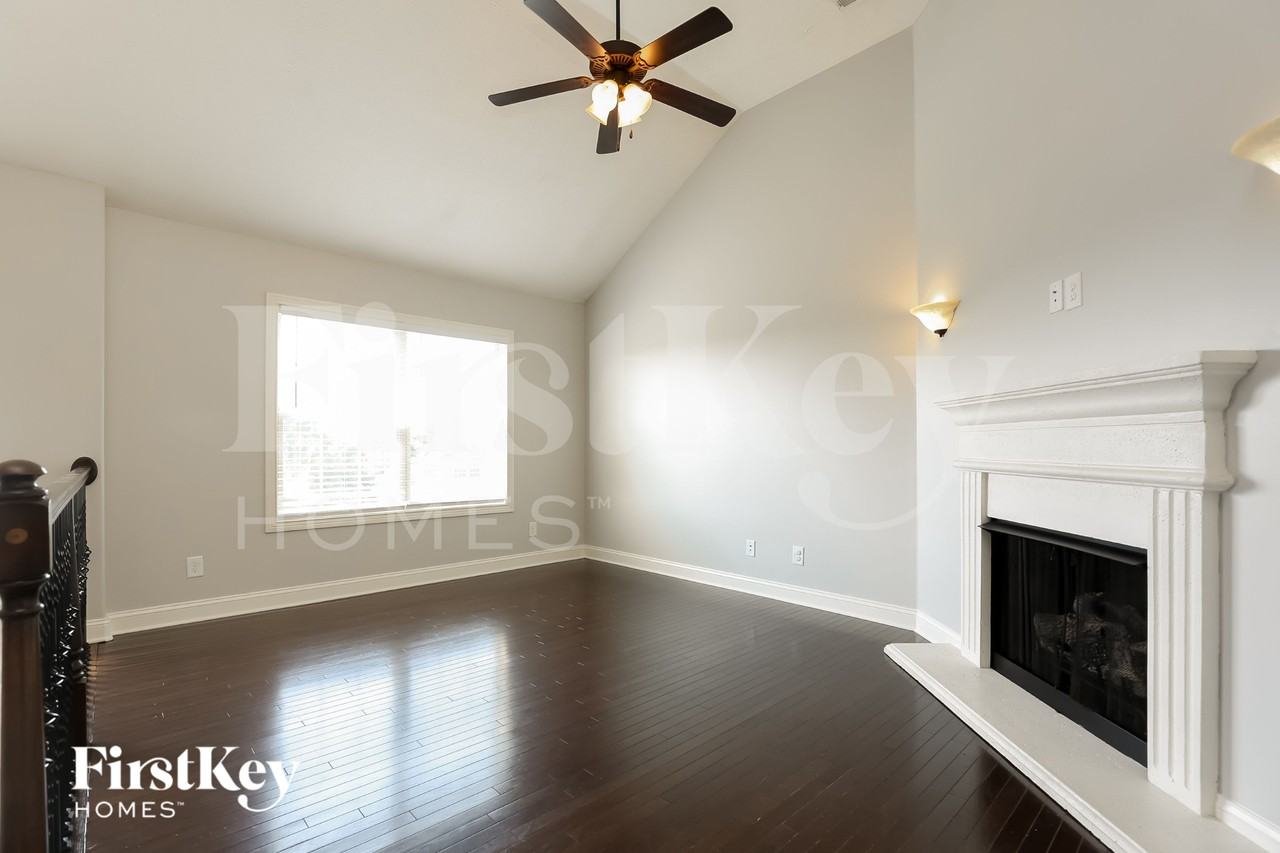 1145 Stillwood Dr - Photo 2 of 15