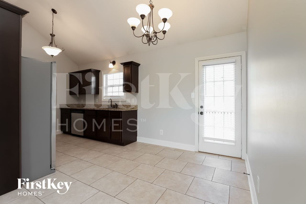 1145 Stillwood Dr - Photo 4 of 15