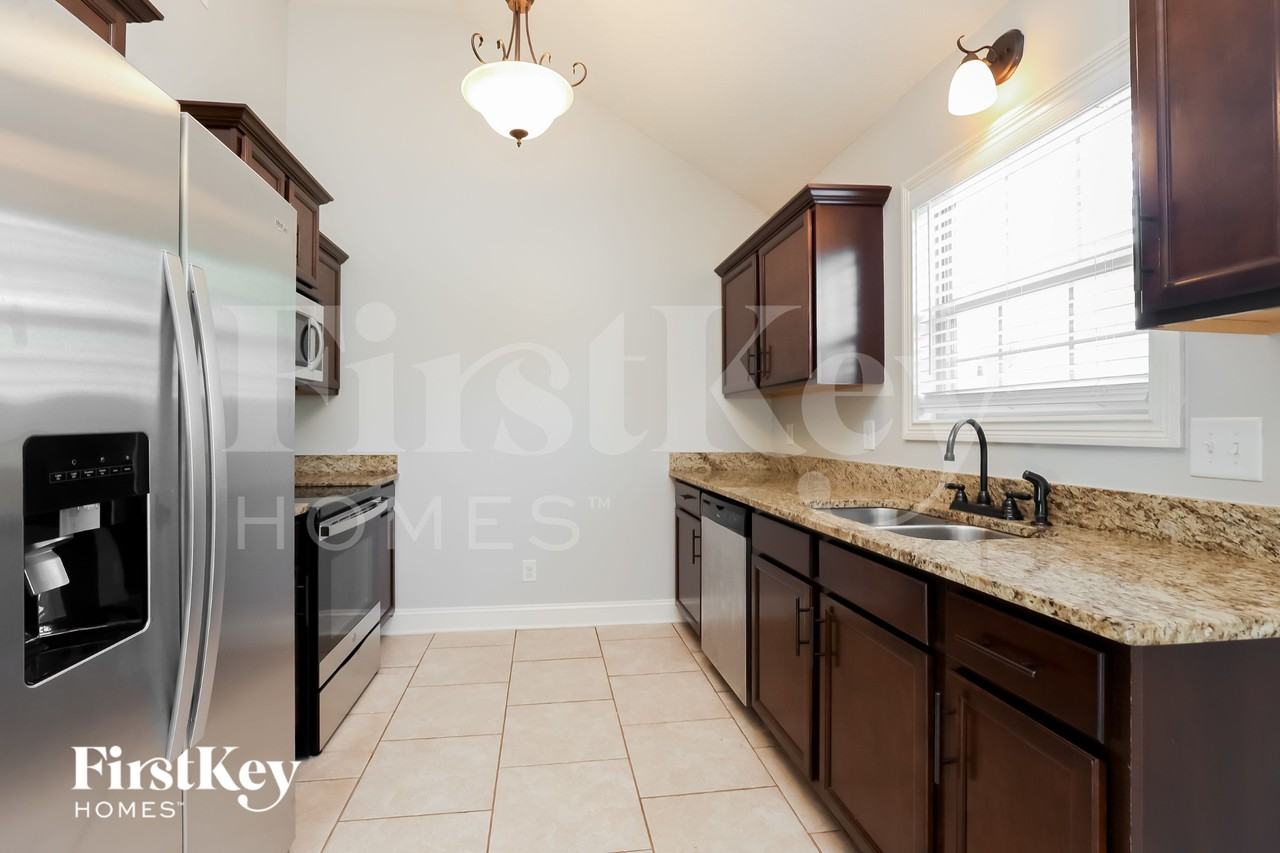 1145 Stillwood Dr - Photo 5 of 15