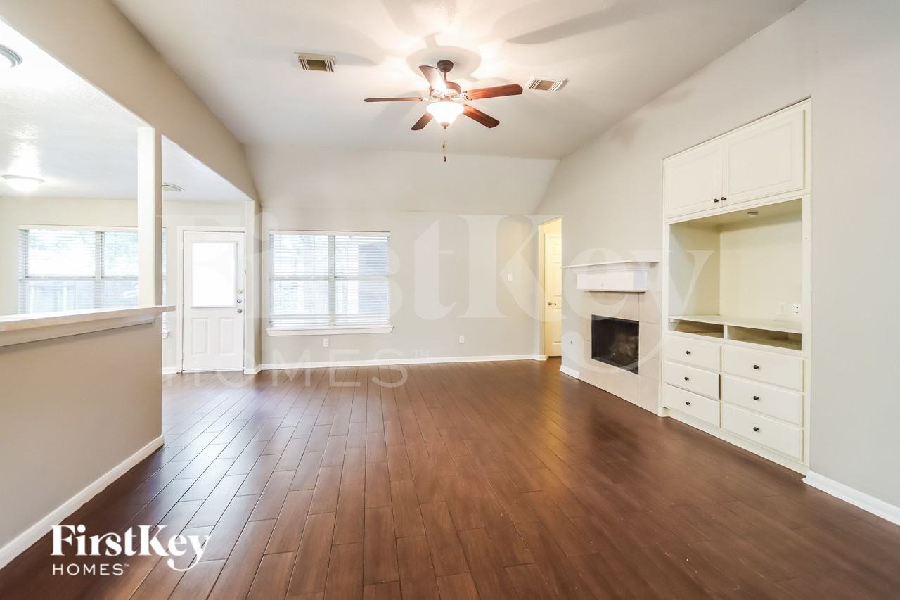 26967 Crown Haven Ct - Photo 3 of 19