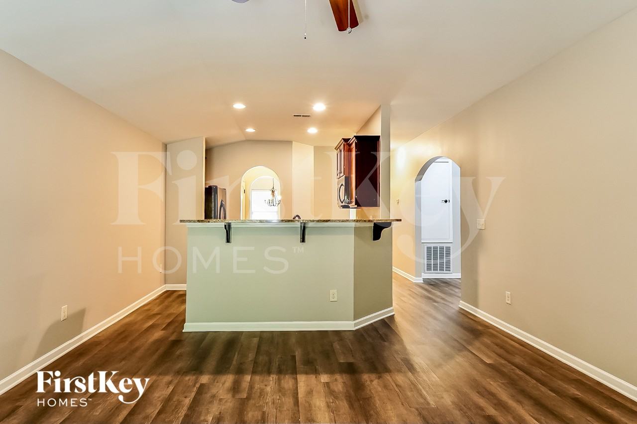 321 Reed Way - Photo 4 of 15