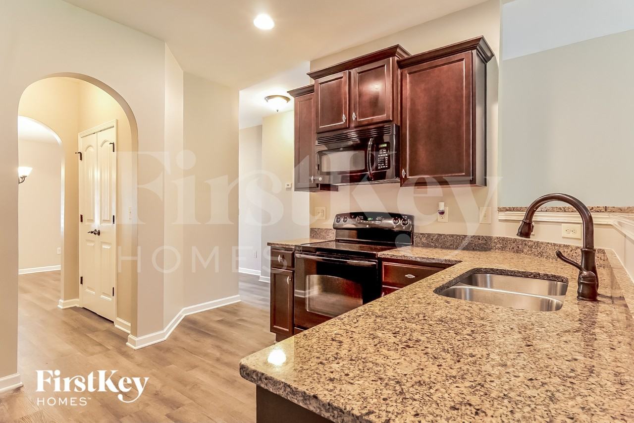 321 Reed Way - Photo 5 of 15