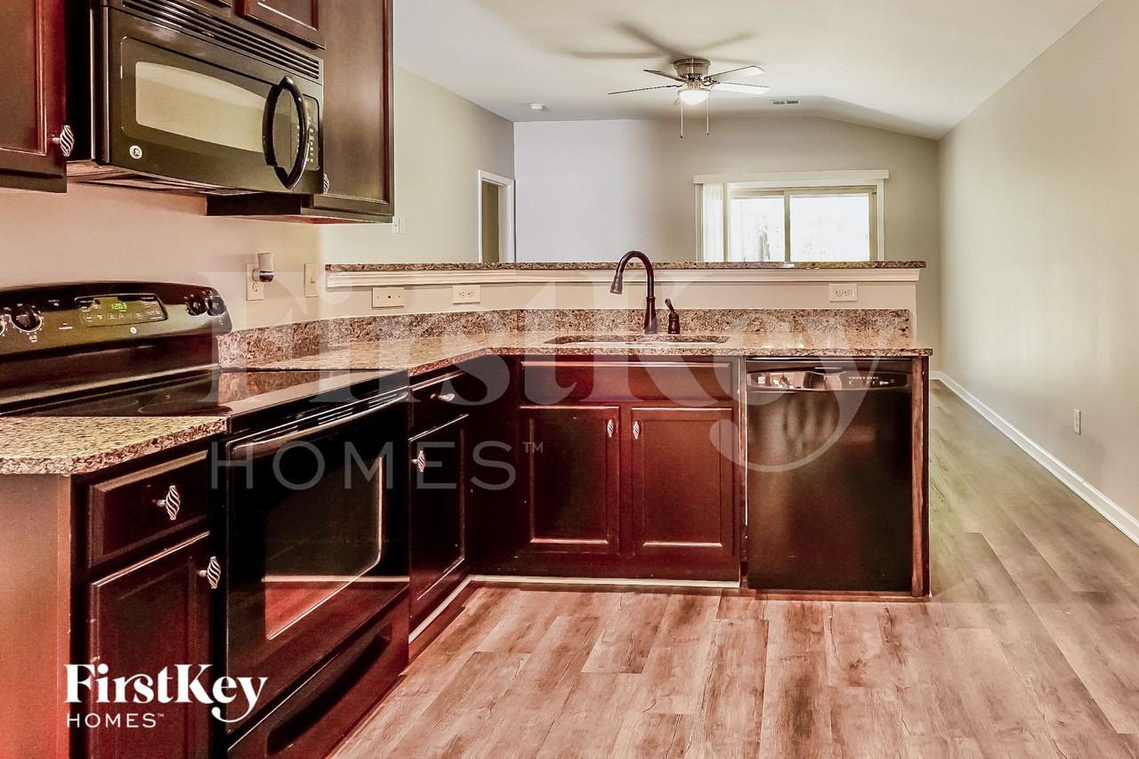 321 Reed Way - Photo 6 of 15