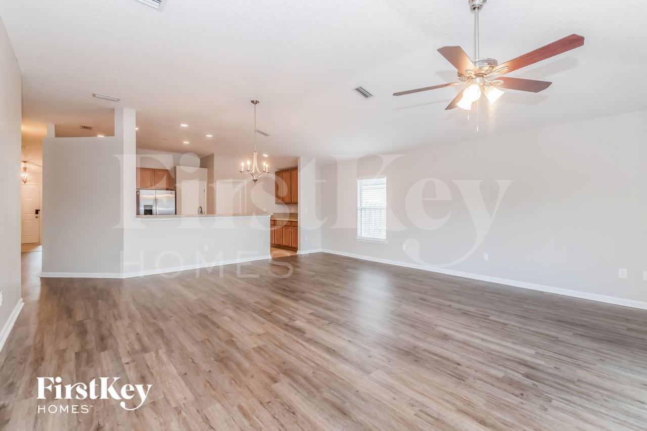 6869 Southern Oaks Dr W - Photo 4 of 15