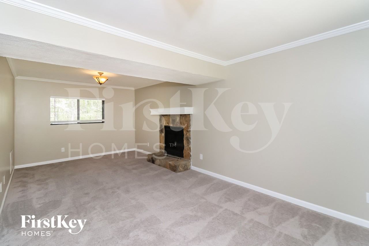 4676 Tara Creek Trl - Photo 3 of 15