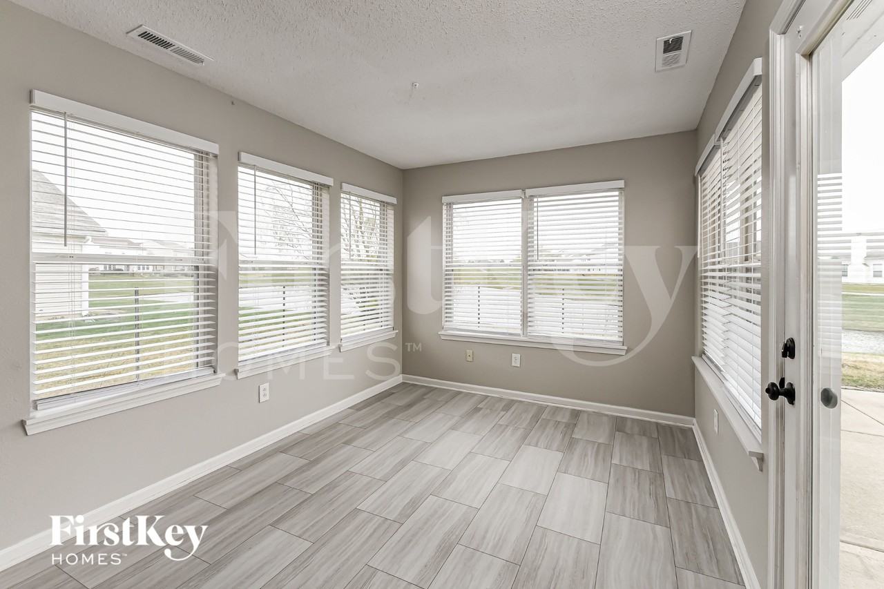 3471 Firethorn Dr - Photo 4 of 15