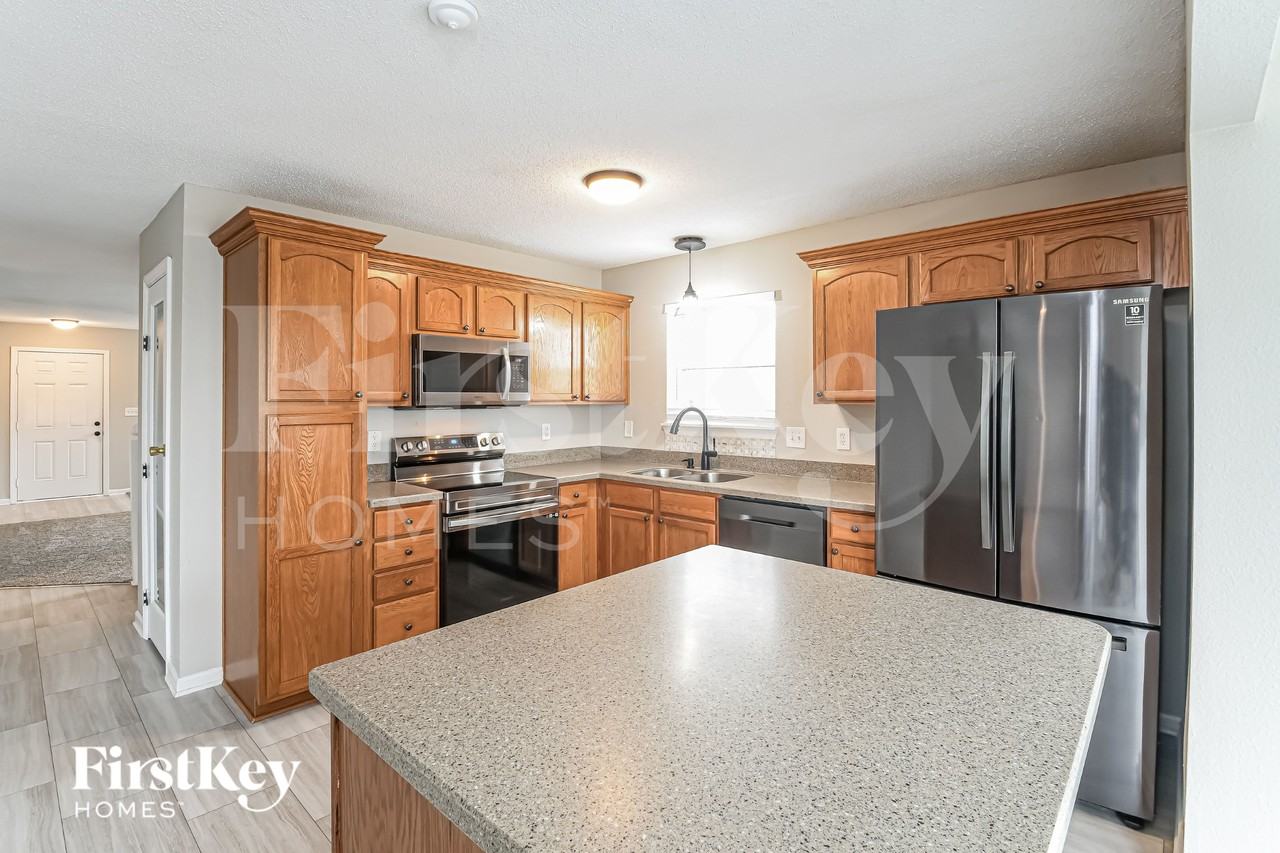 3471 Firethorn Dr - Photo 5 of 15