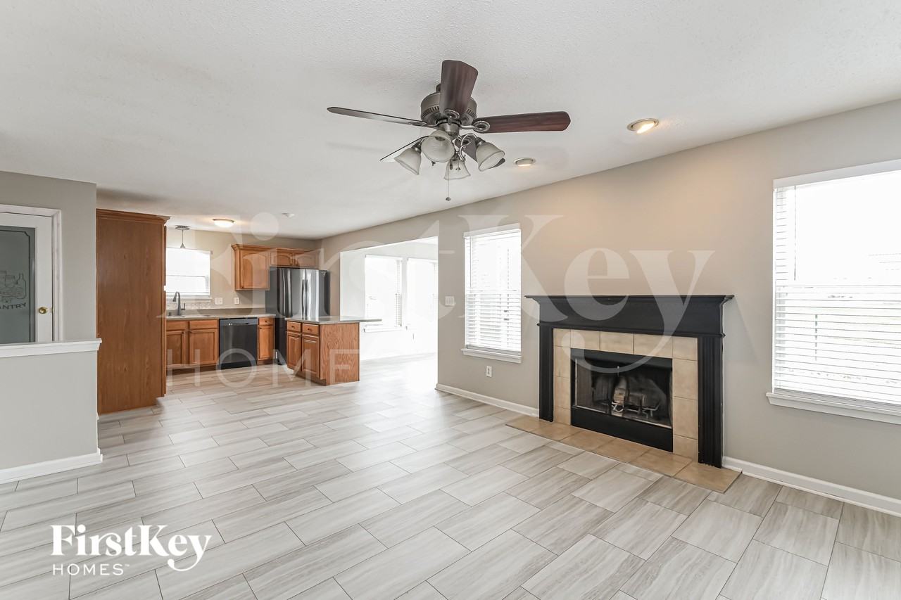 3471 Firethorn Dr - Photo 6 of 15