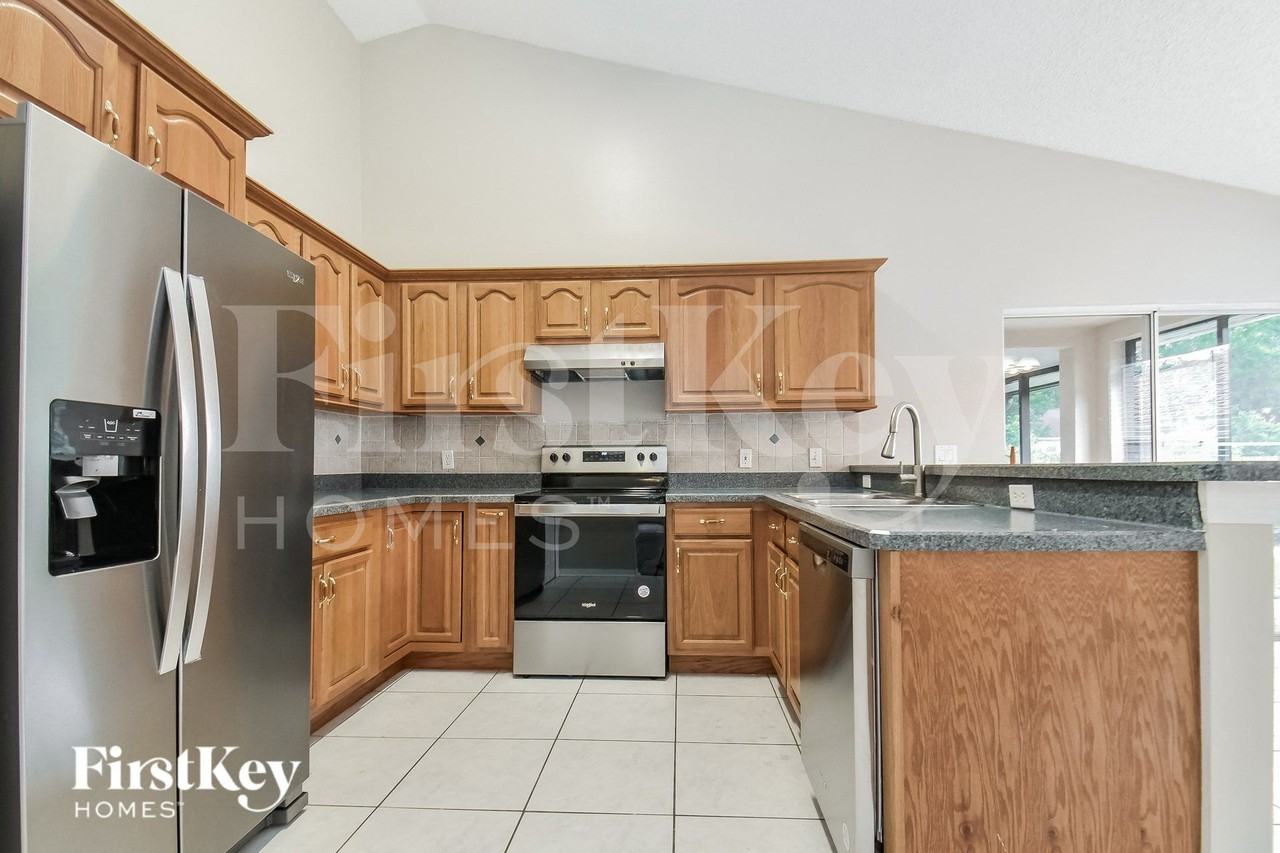 707 Via Milano - Photo 6 of 15