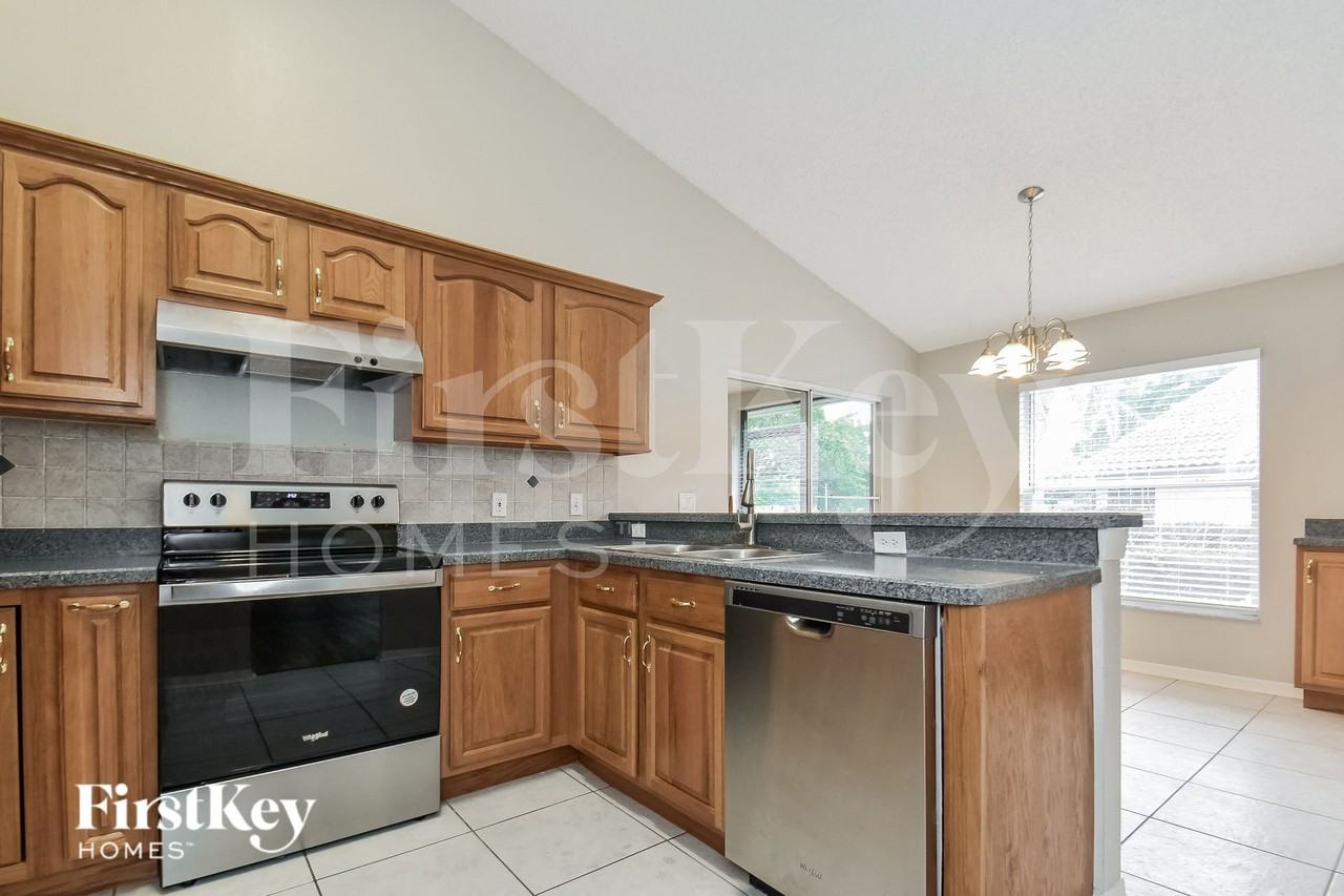 707 Via Milano - Photo 7 of 15