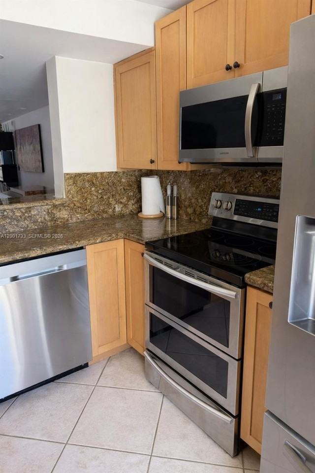 2661 Ne 164th St #40 - Photo 4 of 8