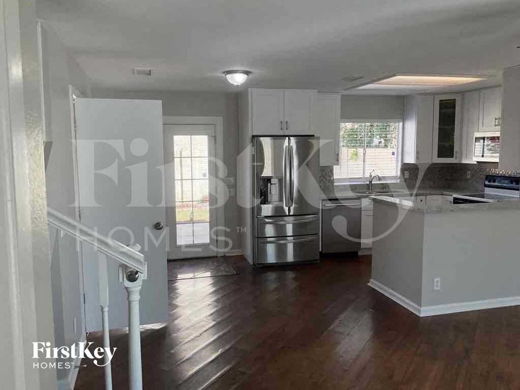 235 N 22nd Pl - Photo 2 of 25