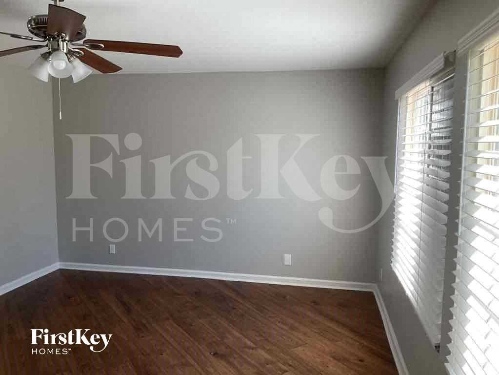 235 N 22nd Pl - Photo 3 of 25