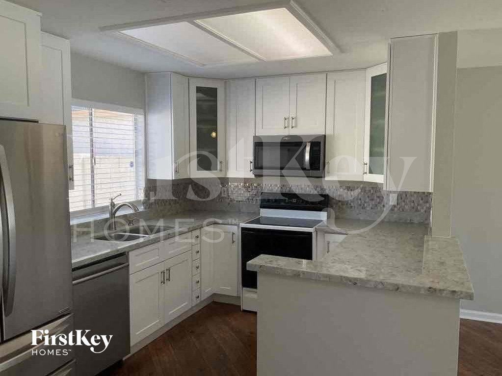 235 N 22nd Pl - Photo 5 of 25