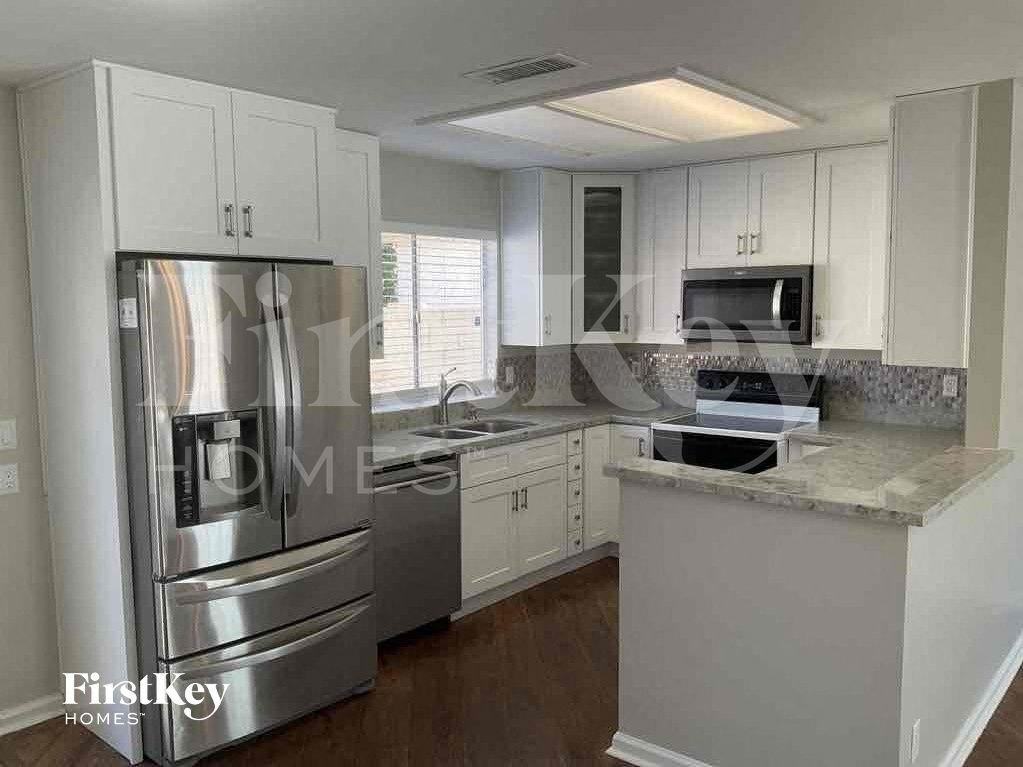 235 N 22nd Pl - Photo 6 of 25