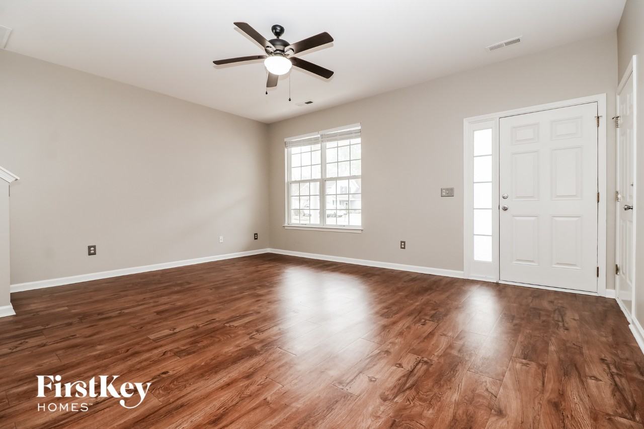 2418 Stadium Dr - Photo 2 of 15