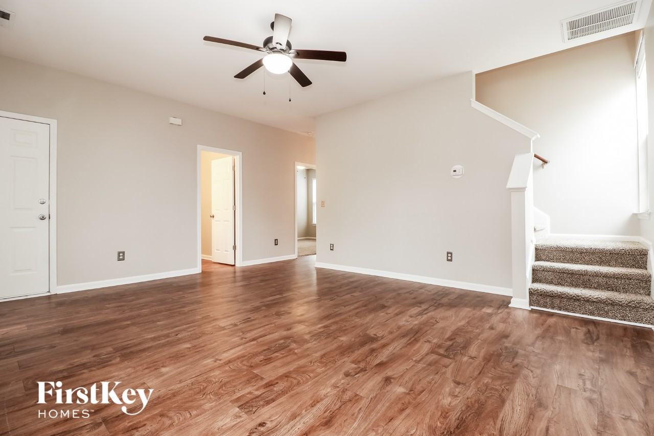 2418 Stadium Dr - Photo 3 of 15