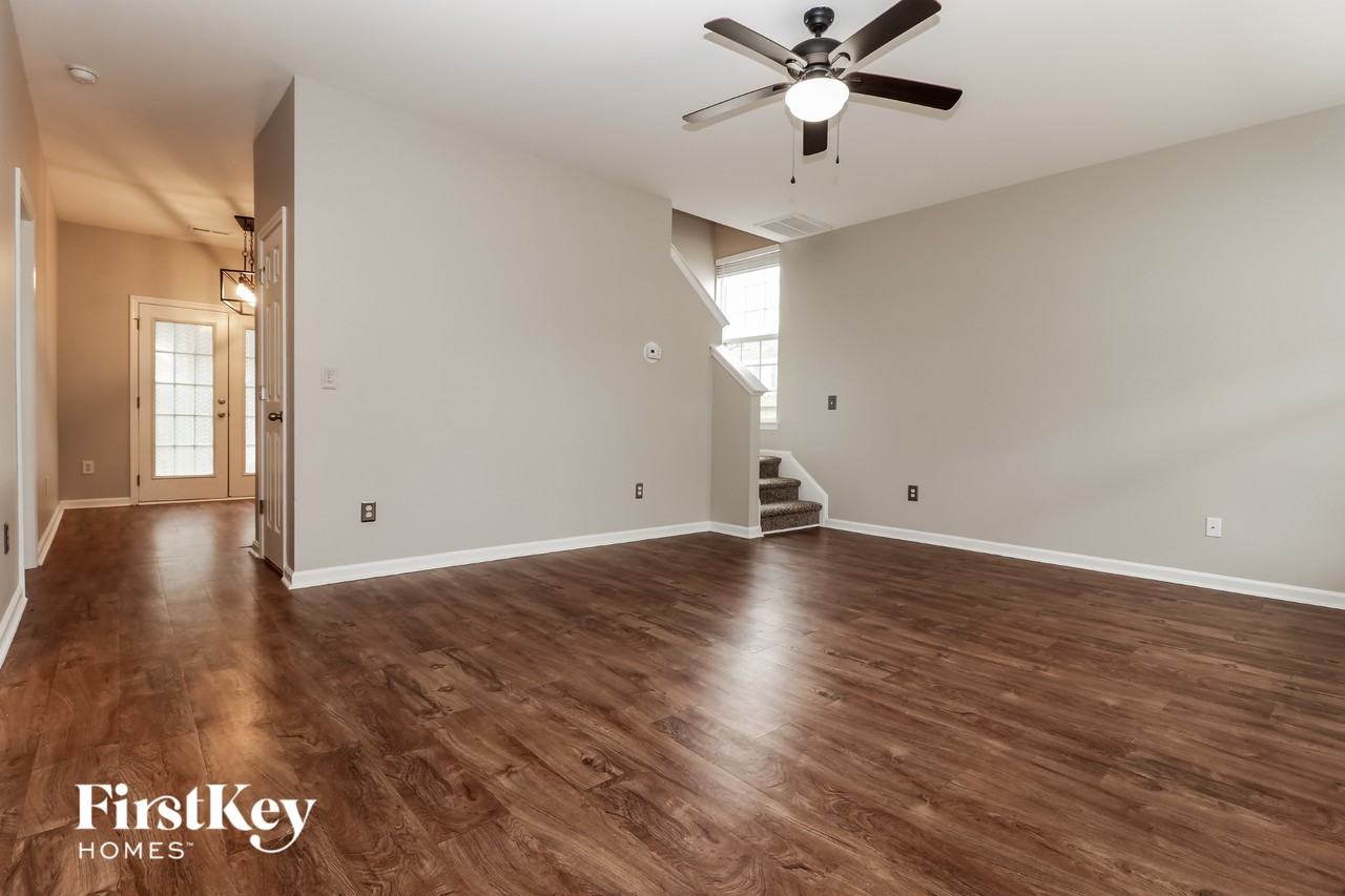 2418 Stadium Dr - Photo 4 of 15