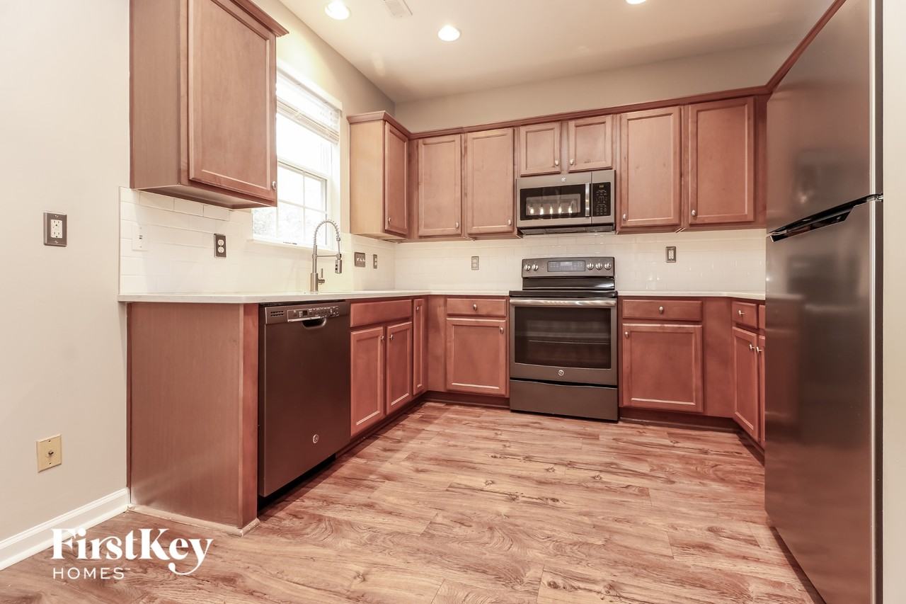 2418 Stadium Dr - Photo 6 of 15