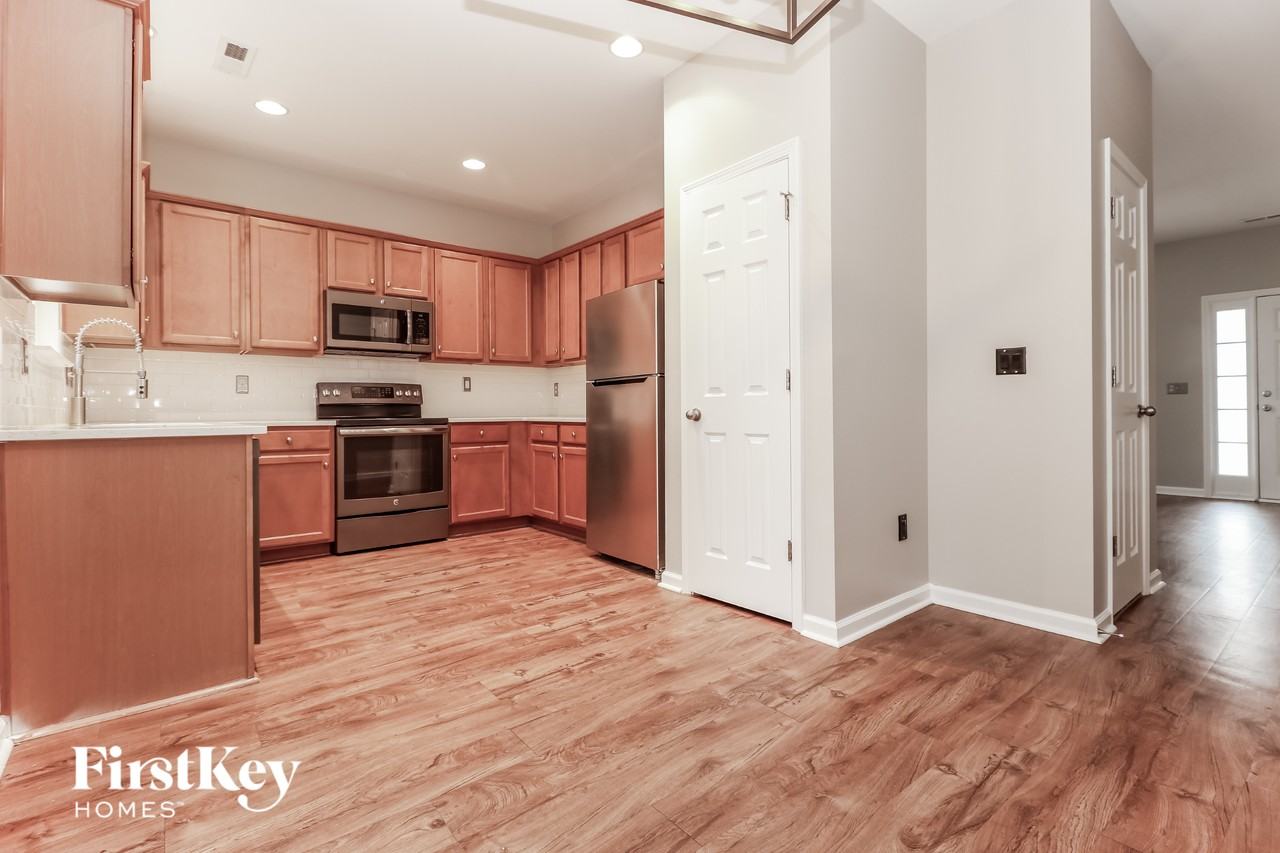 2418 Stadium Dr - Photo 7 of 15