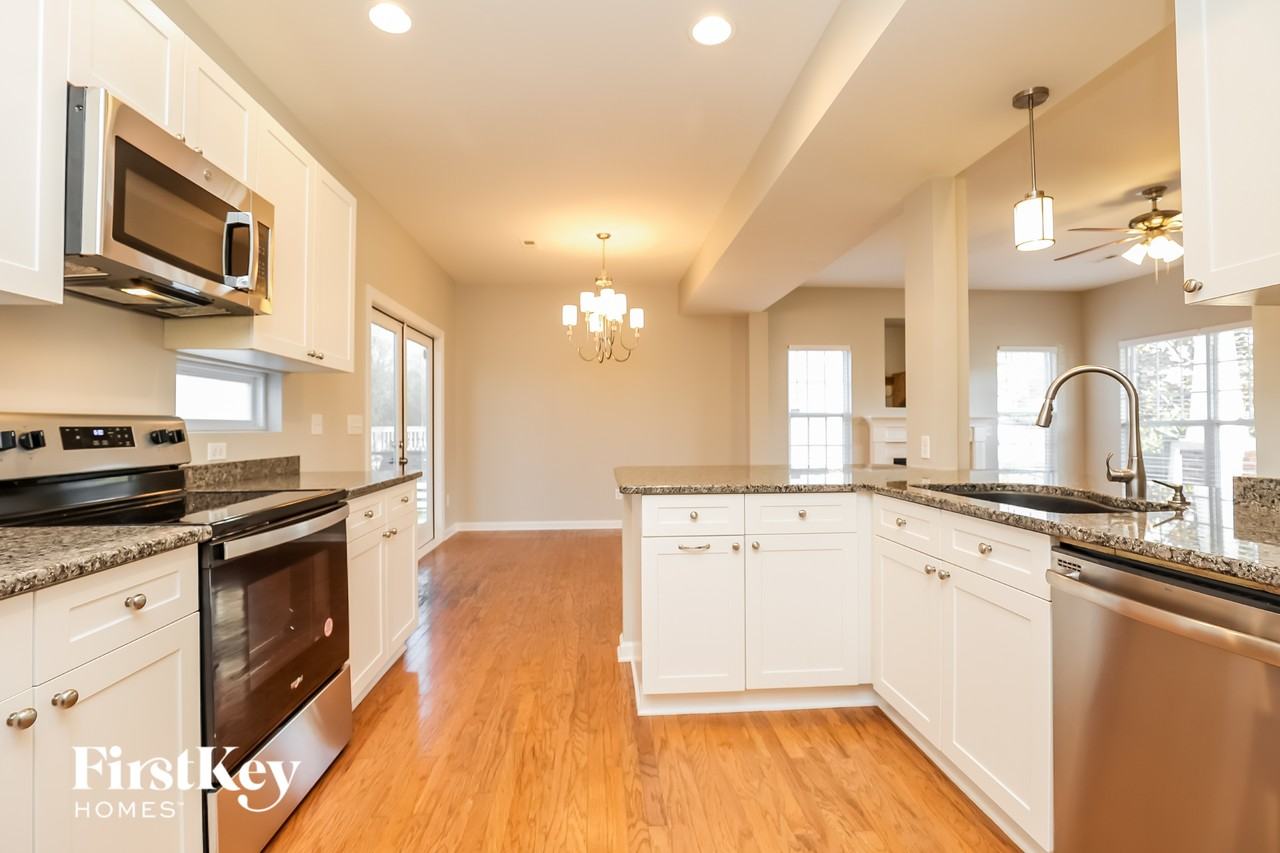 1431 Bern Dr - Photo 4 of 15