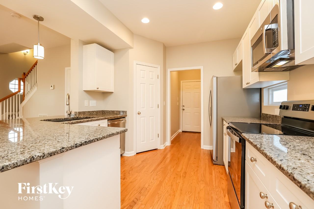 1431 Bern Dr - Photo 5 of 15