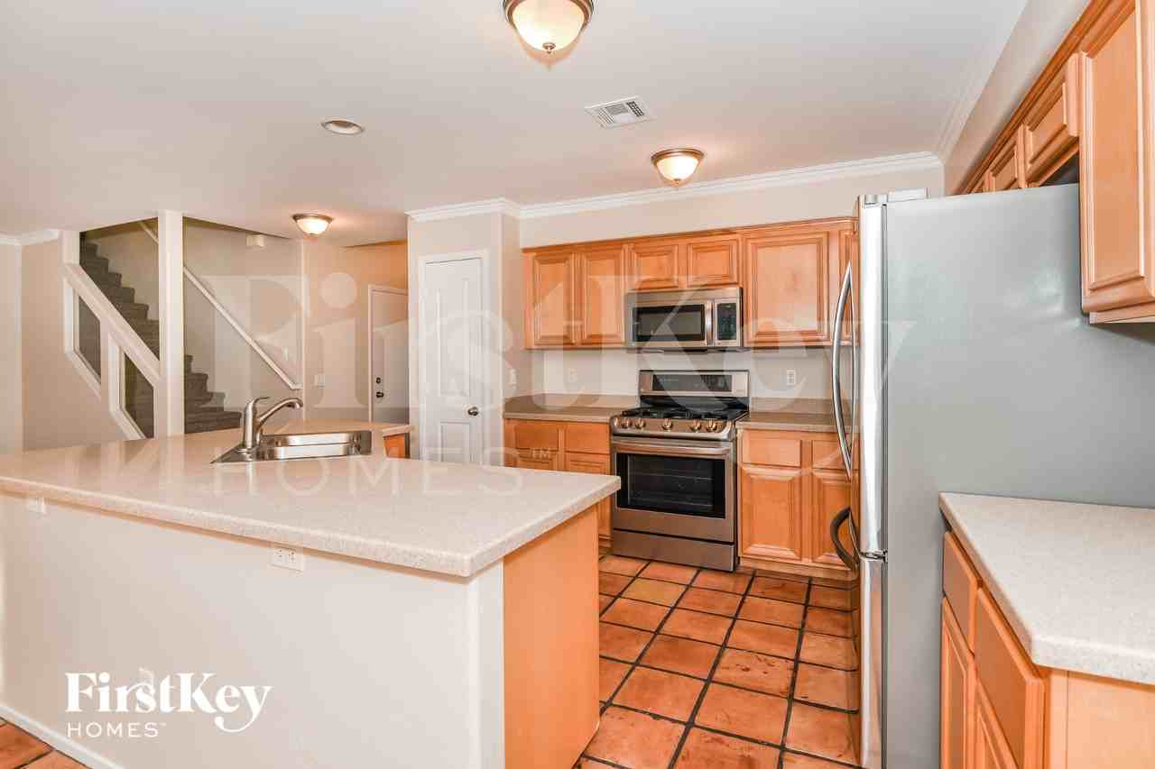 10211 Eden Falls Ln - Photo 5 of 15