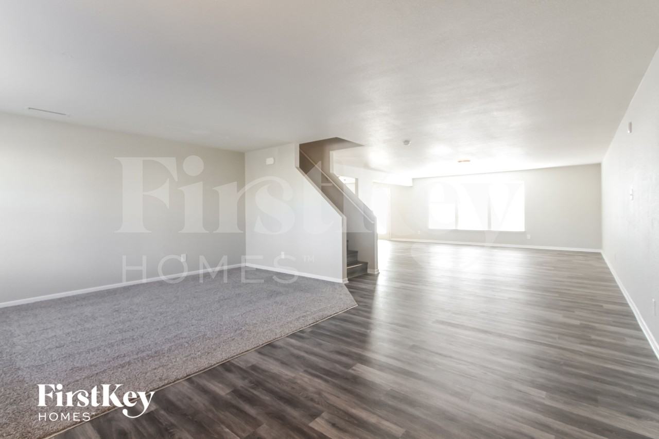 837 Colonial Way - Photo 2 of 15