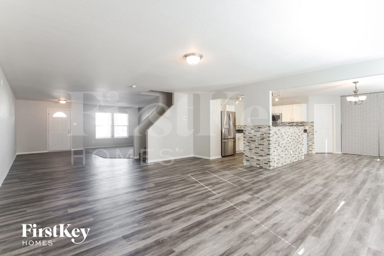 837 Colonial Way - Photo 3 of 15