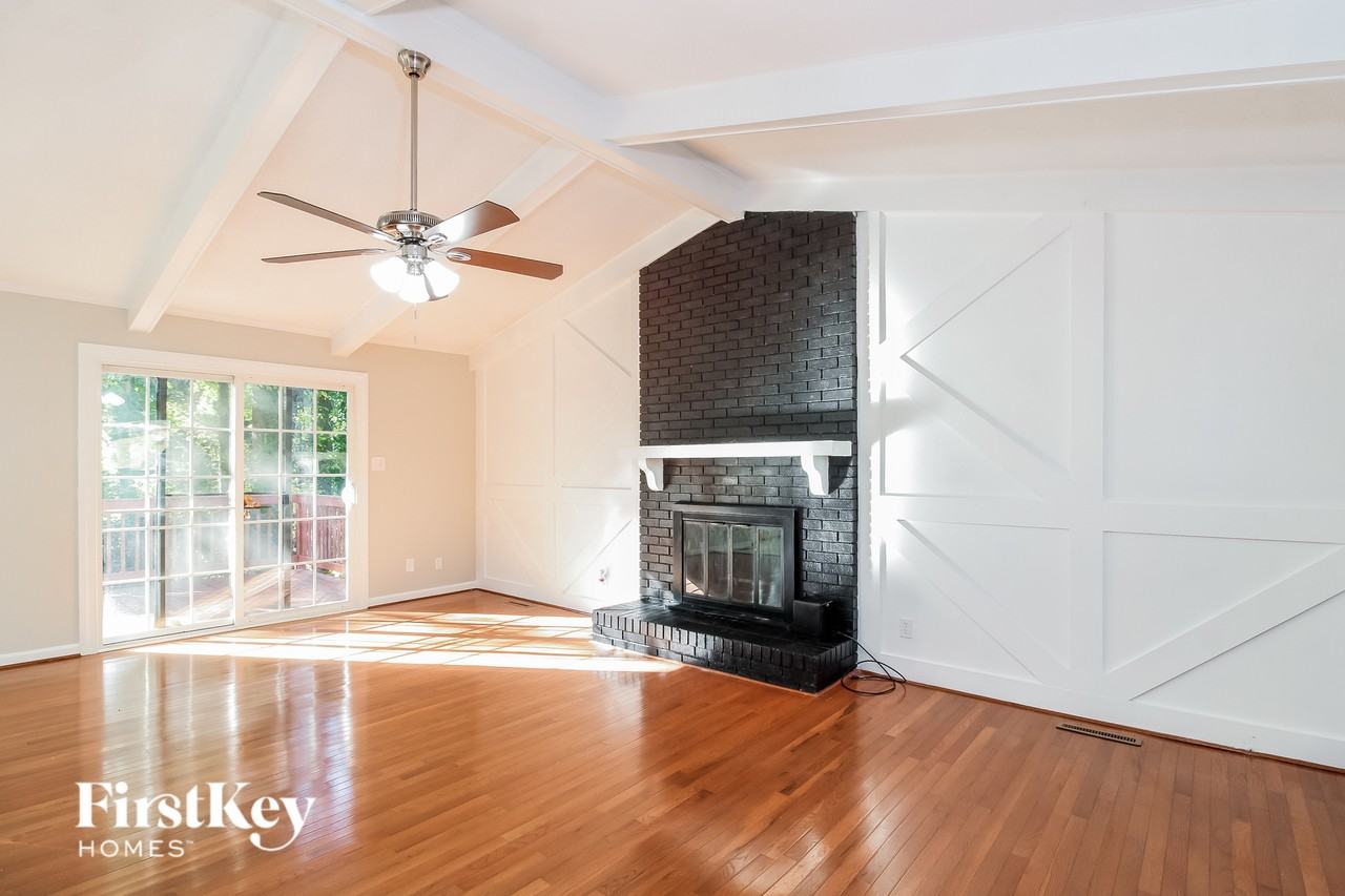 4923 Shady Pine Dr - Photo 2 of 15