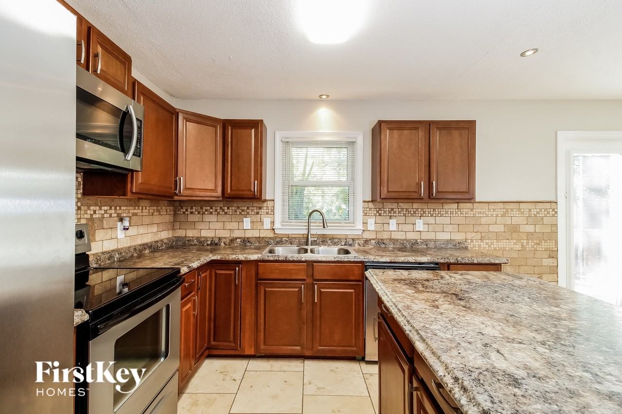 4923 Shady Pine Dr - Photo 4 of 15