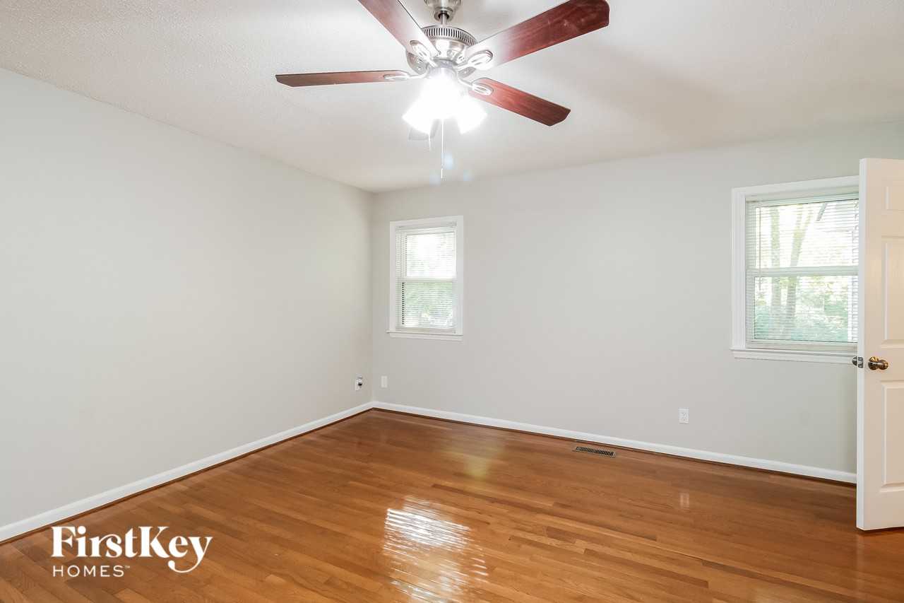 4923 Shady Pine Dr - Photo 6 of 15